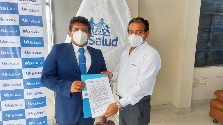 Hospital Víctor Raúl Lazarte Echegaray tiene nuevo director