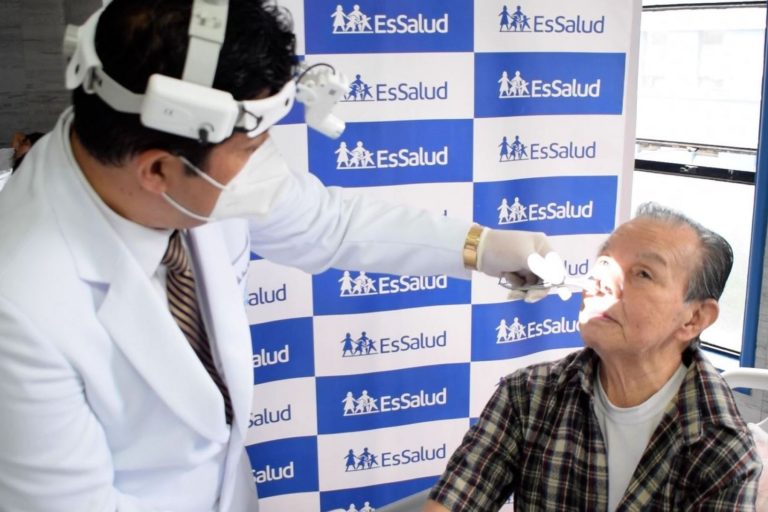 EsSalud: el 82% de las pacientes superan los cambios de oído y olfato después del covid-19