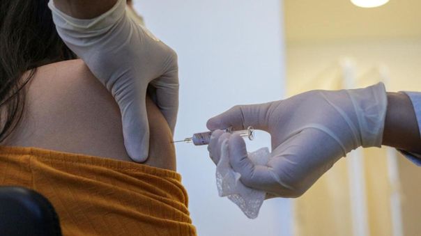 CureVac realizará en el Perú ensayos clínicos de la vacuna frente a la COVID-19 en adolescentes entre 12 y 17