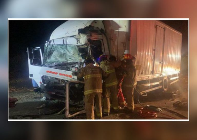 La Libertad: Dos muertos deja como resultado un choque entre un camión y un tráiler en Virú