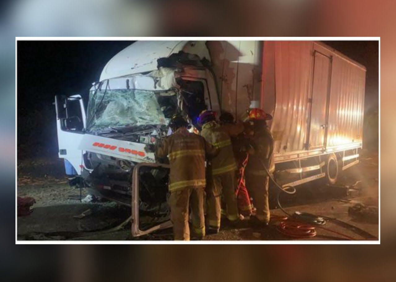 La Libertad: Dos muertos deja como resultado un choque entre un camión y un tráiler en Virú