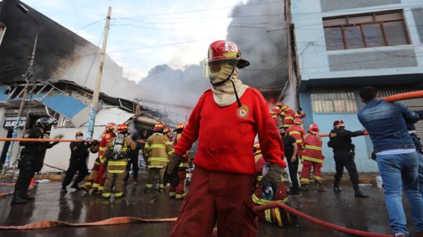 Cusco: bomberos piden ser vacunados contra la Covid-19