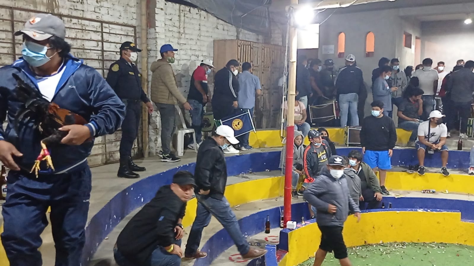 Intervienen cerca de 100 personas en gallera en pleno toque de queda en Huanchaco