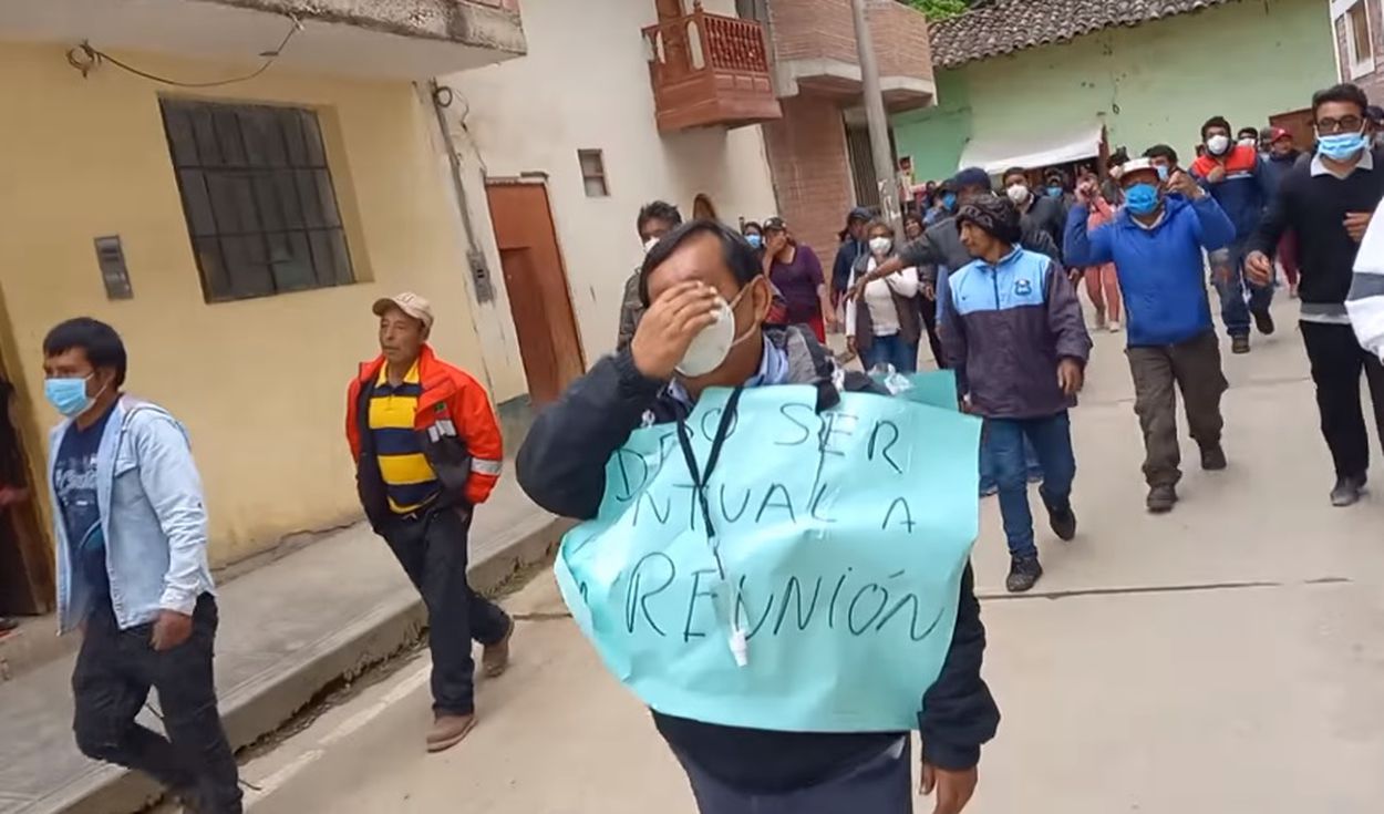 La Libertad: comuneros hicieron pasear a gerente municipal por las calles con un letrero