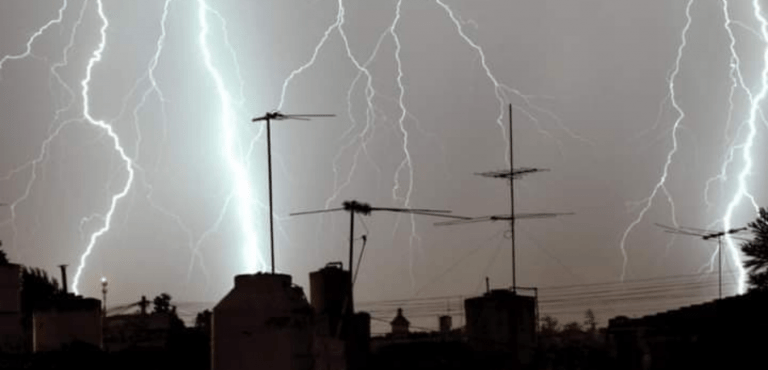 ¿Cómo protegerse de las tormentas eléctricas?