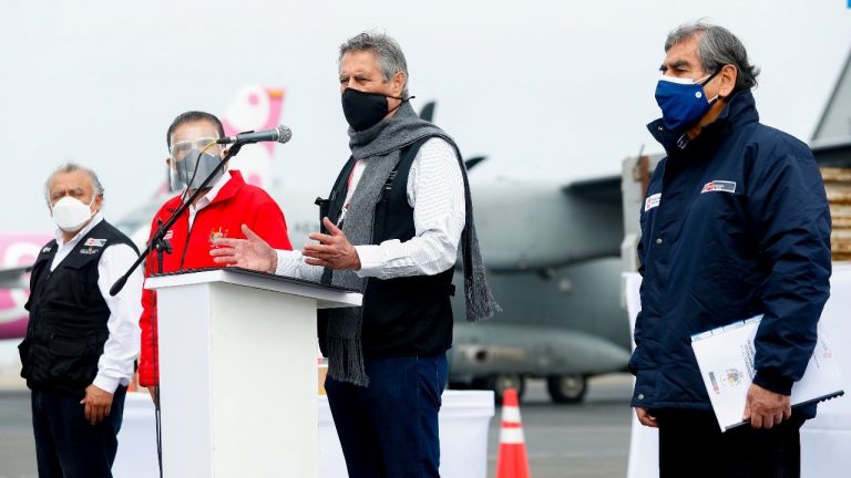 Francisco Sagasti llegó a Trujillo con más de 100 mil dosis para vacunas contra la covid-19