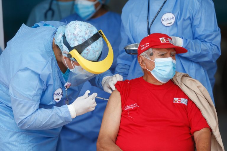 Trujillo: Gerencia Regional de Salud de La Libertad niega vacuna a personas no residan en el distrito