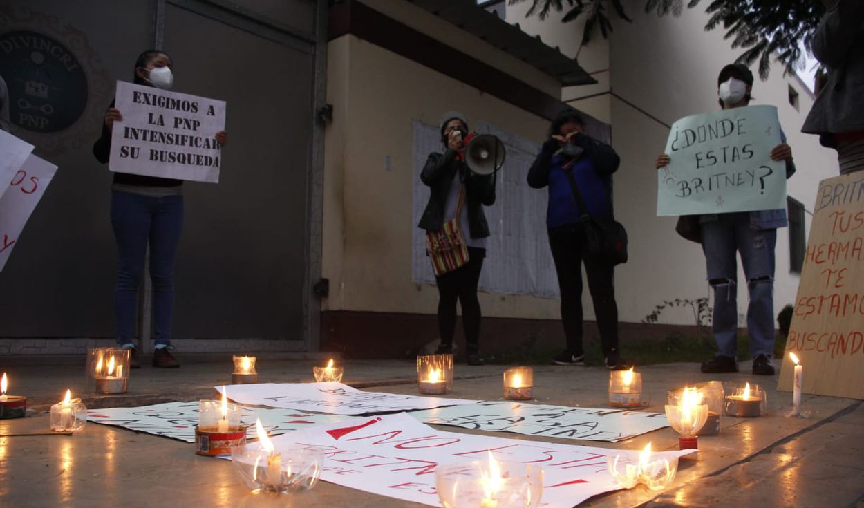 Trujillo: familiares y amigos de menor desaparecida realizan plantón fuera del Complejo Policial