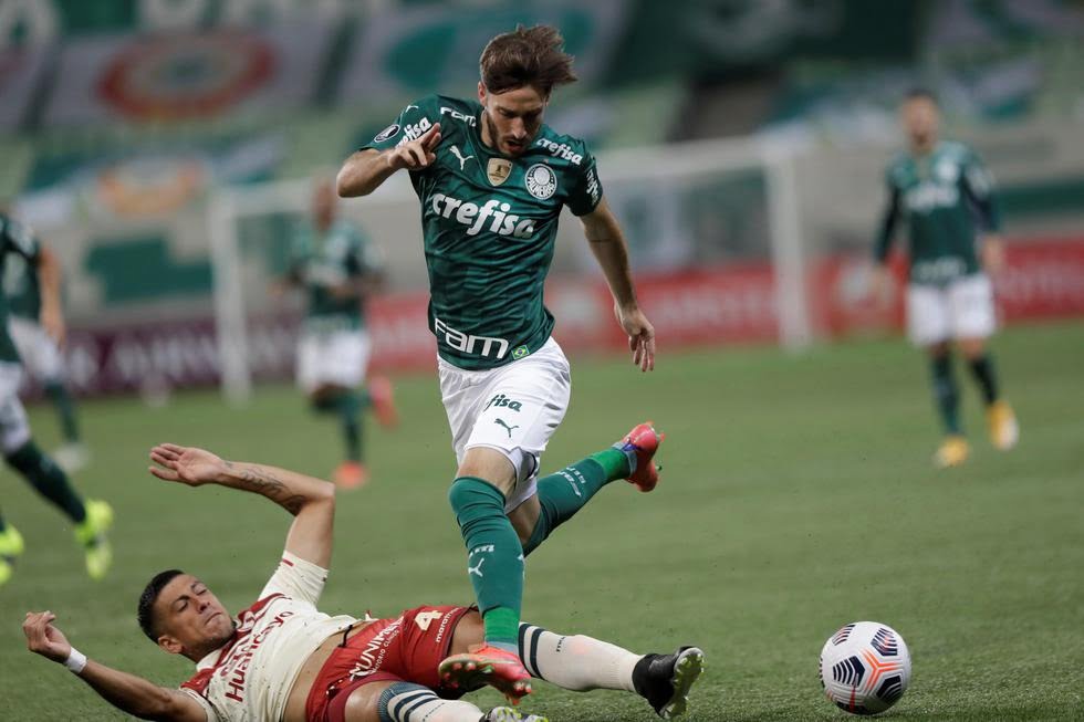 TERRIBLE DERROTA DE UNIVERSITARIO EN BRASIL