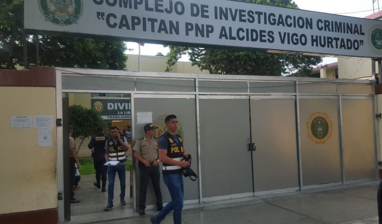 Trujillo: joven es asesinado mientras estaba  dentro de un automóvil