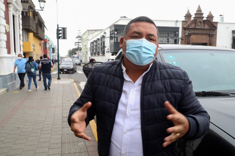 Alcalde de Trujillo asegura que Minsa se comprometió a inmunizar al personal de primera línea
