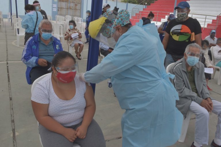 Salaverry: se realizó la vacunación a los mayores 70 años y personas con Síndrome de Down