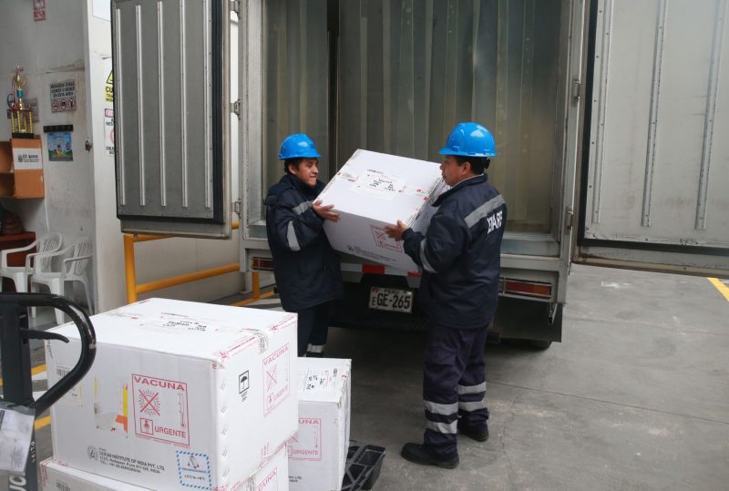 Minsa: se envian 631 690 dosis contra la COVID-19 a diez regiones del país