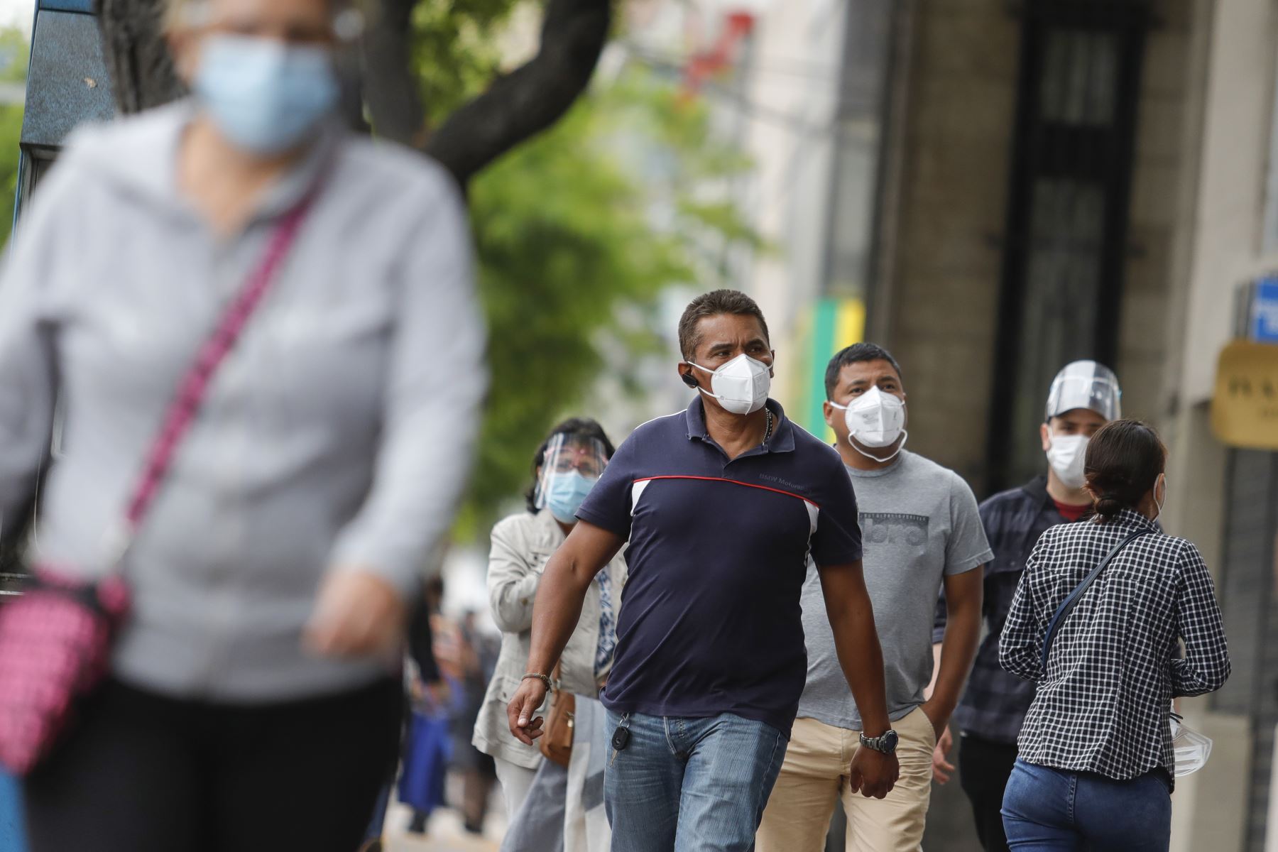 Covid-19: adultos jóvenes serían los más afectados por una posible tercera ola