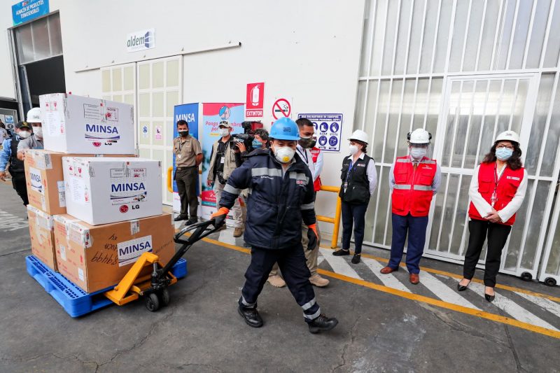 Minsa: llegan más 300 000 vacunas contra la COVID-19 a regiones