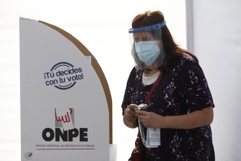 Infectóloga explica como acudir a votar para no contraer la COVID-19