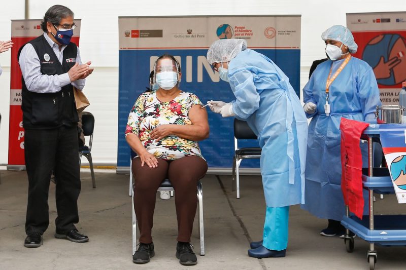 Minsa: inician vacunación para pacientes oncológicos