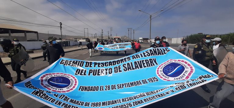 Trujillo: se inicia marcha de pescadores artesanales del puerto Salaverry