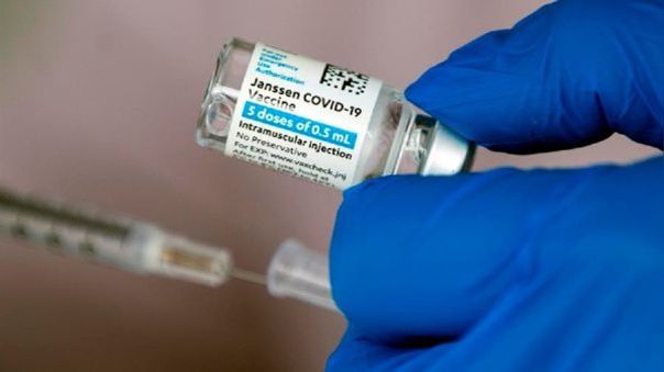 Unión Europea rechaza lotes de vacunas de Johnson & Johnson por posible contaminación