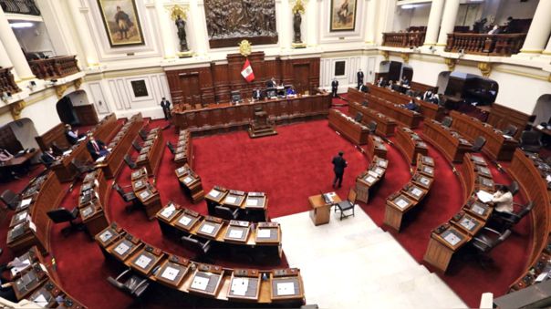 El 77% de peruanos se opone a un cambio completo de la Constitución