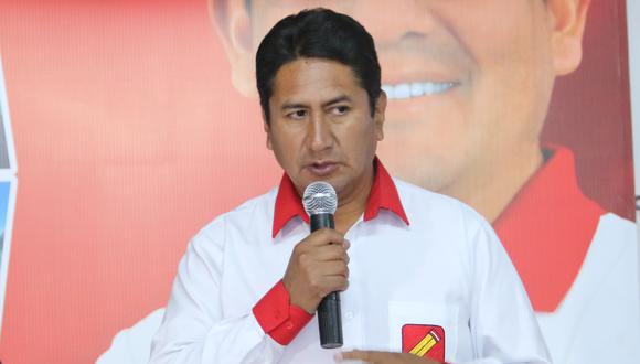 Vladimir Cerrón se burla de temblor en Mala con un tuit y fue inmediatamente criticado