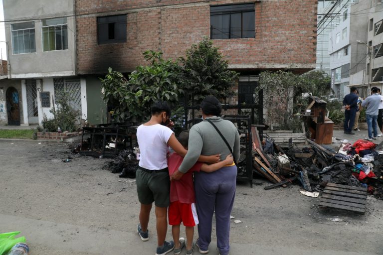 Familia damnificada por incendio de su vivienda es reubicada