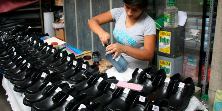 Hay 30 mil desempleados tras cierre de fábricas de calzado en El Porvenir