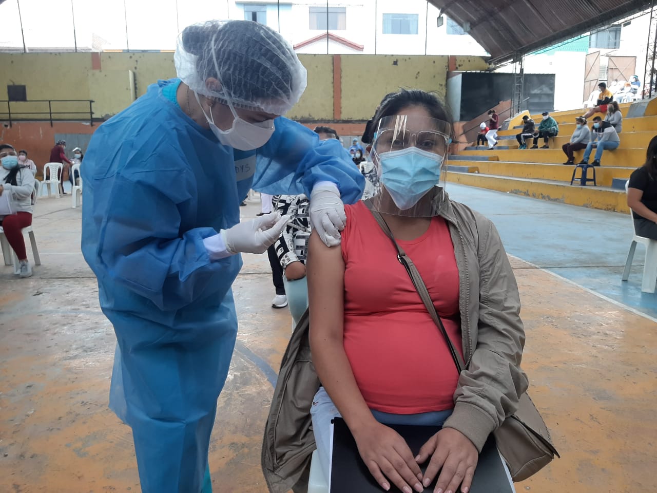 COVID-19: más de 2 000 personas vulnerables recibieron su primera dosis