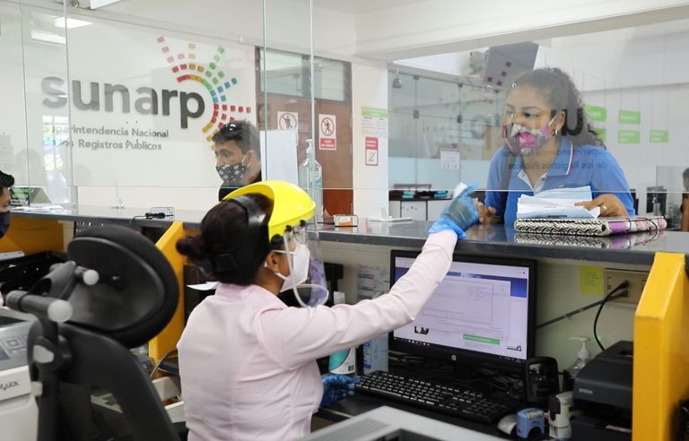 Ciudadanos inscriben 378 525 títulos en  registros públicos durante mayo