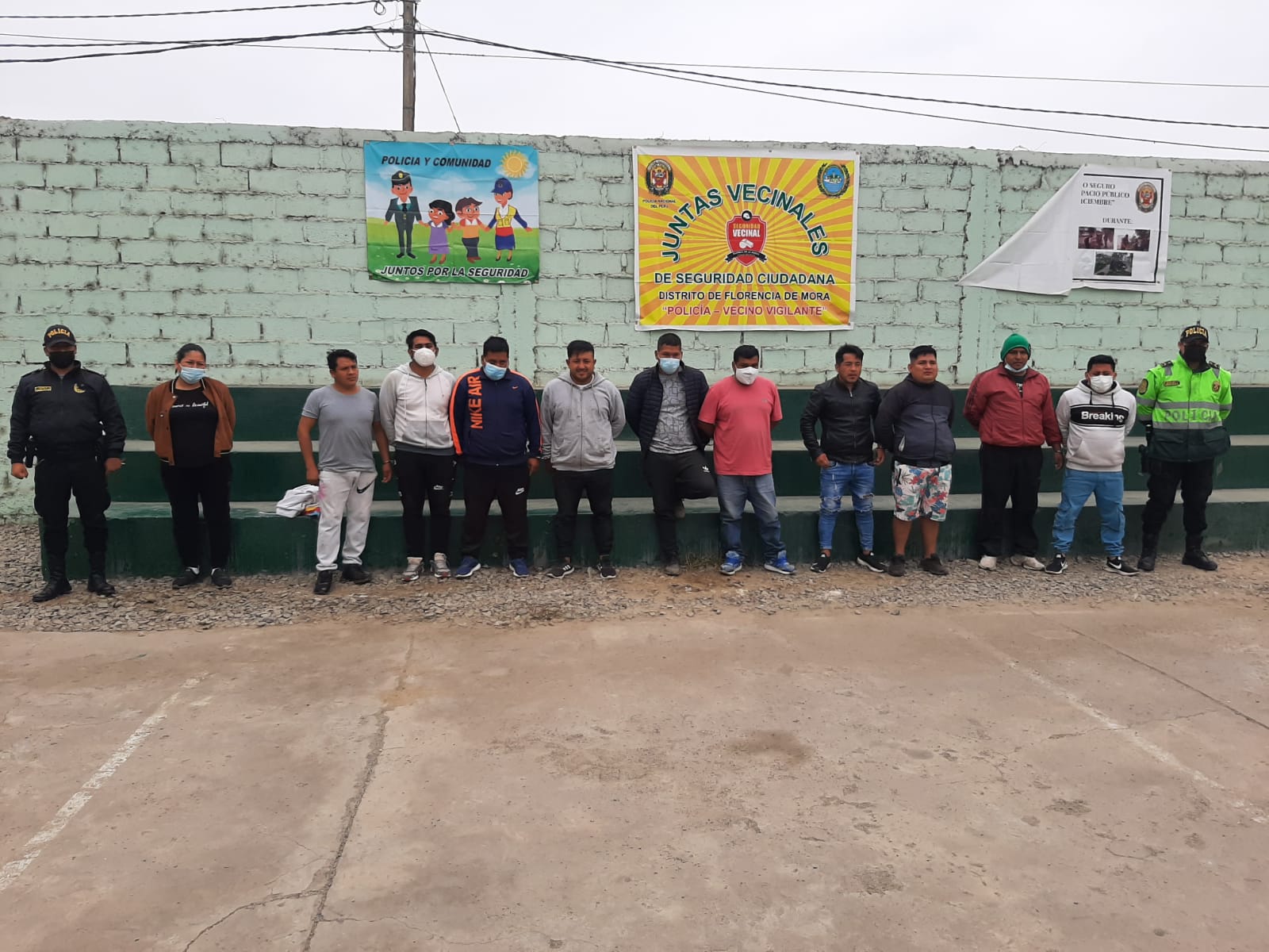 Trujillo: Intervienen a 11 sujetos acusados irrumpir en una vivienda
