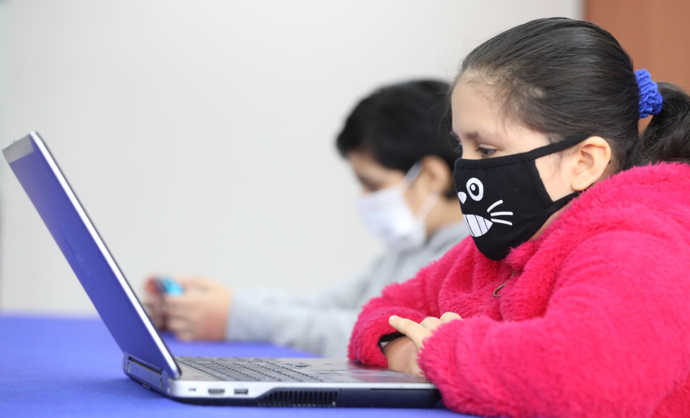 Uso excesivo de tecnología tiende a reducir las habilidades sociales de los niños