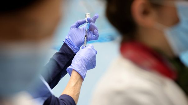 OMS pide estandarizar los criterios para el reconocimiento de vacunas contra COVID-19 para viajeros