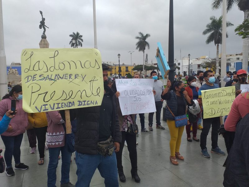 Vecinos de Las Lomas de Salaverry reclaman servcios básicos en la Plaza de Armas de Trujillo