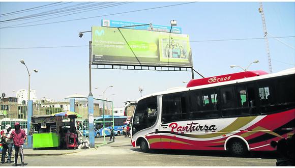 Bloquean el regreso de transportistas a la terminal de Santa Cruz de Trujillo