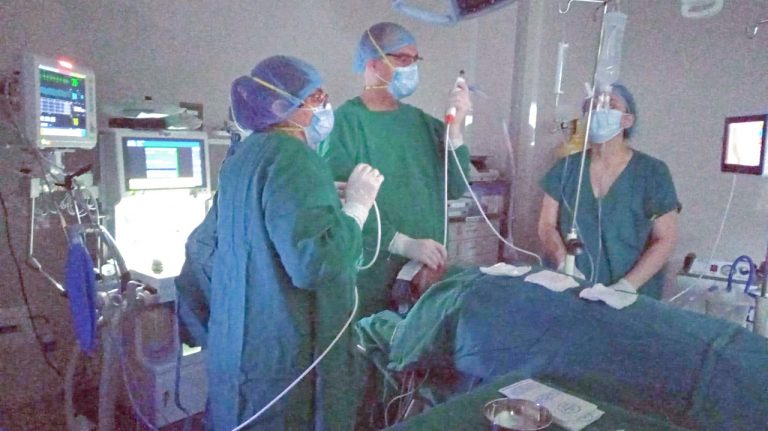 Realizan procedimientos de alta complejidad en pacientes con secuelas de covid-19