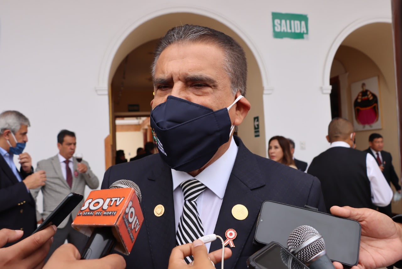 Gobernador asegura que vacunación a periodistas no se detendrá