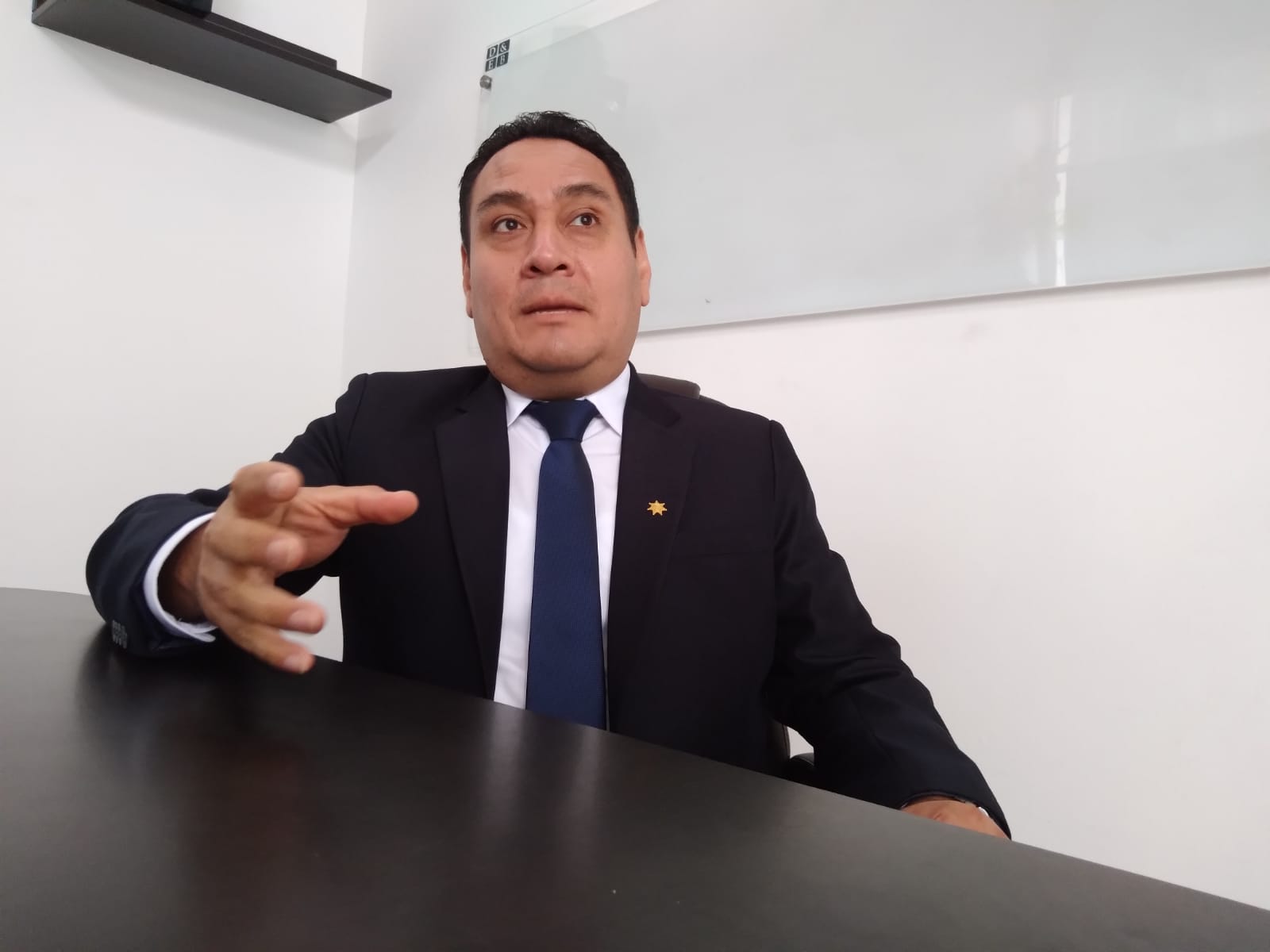 Advierte abogado laboralista Emilton Pérez Mendieta: “Empresas cometen abusos al aplicar la suspensión perfecta”