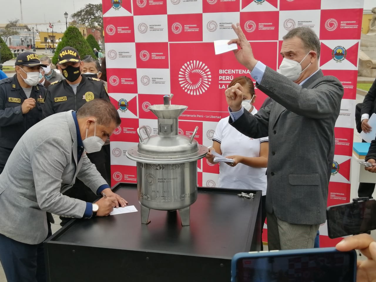 Cápsula del tiempo estará en la plaza de Armas de Trujillo por el Bicentenario