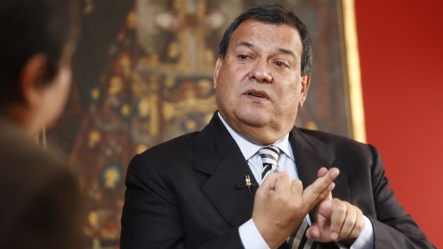 Nieto: «Estamos reduciendo la política peruana a dos palabras, disolución o vacancia»