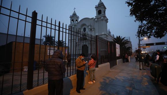 Miles de personas acuden al Santuario de Santa Rosa de Lima