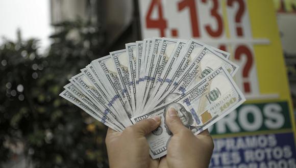 Precio del dólar disminuye ligeramente tras declaraciones del ministro de economía