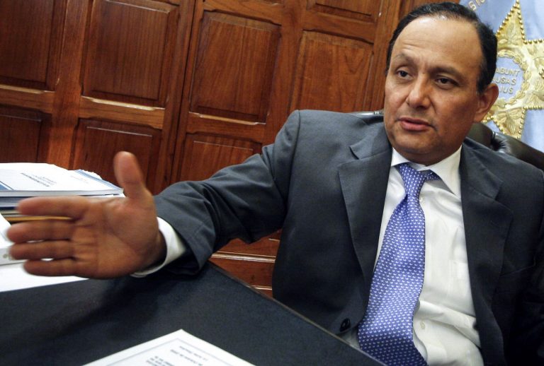 Defensor del Pueblo: «No se necesita cambiar la Constitución»