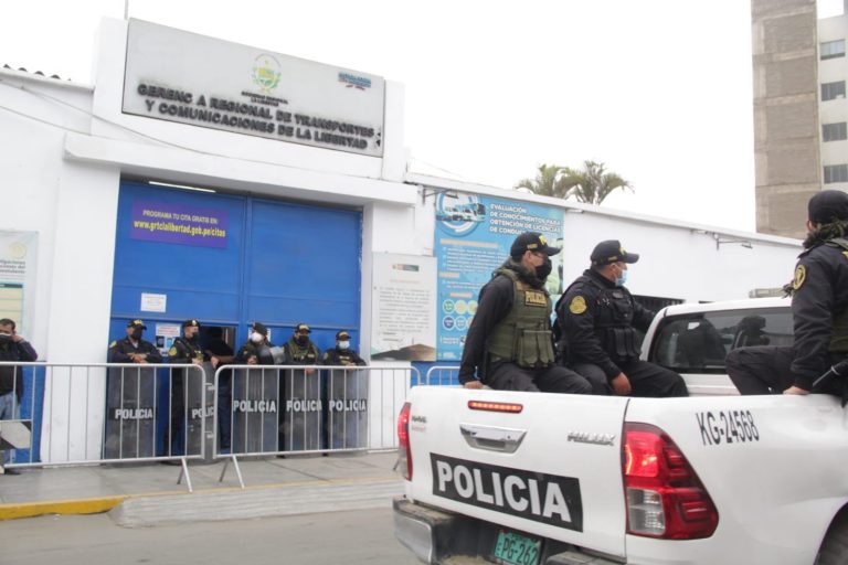 Trujillo: Hasta 3 mil soles cobraban para realizar licencias de conducir falsificadas