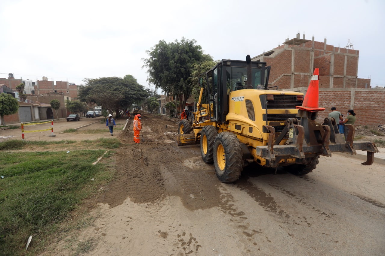 Tras 30 años inician mejoramiento de calles de la Urb. Villa el Contador
