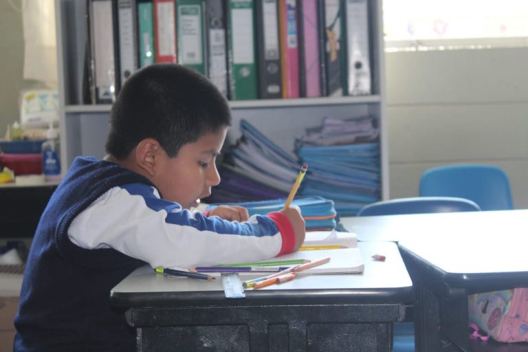 Brindan charla online para incrementar rendimiento escolar desde casa