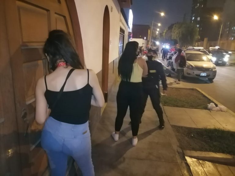Miraflores y Huerta grande: retiran a 20 meretrices de la vía pública