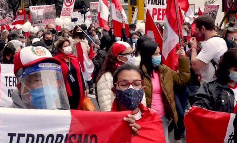 Terrorismo nunca más: Militantes salieron en marcha  contra del terrorismo.
