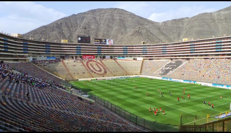 Exministro de Salud en contra que ingrese el público a los estadios de fútbol