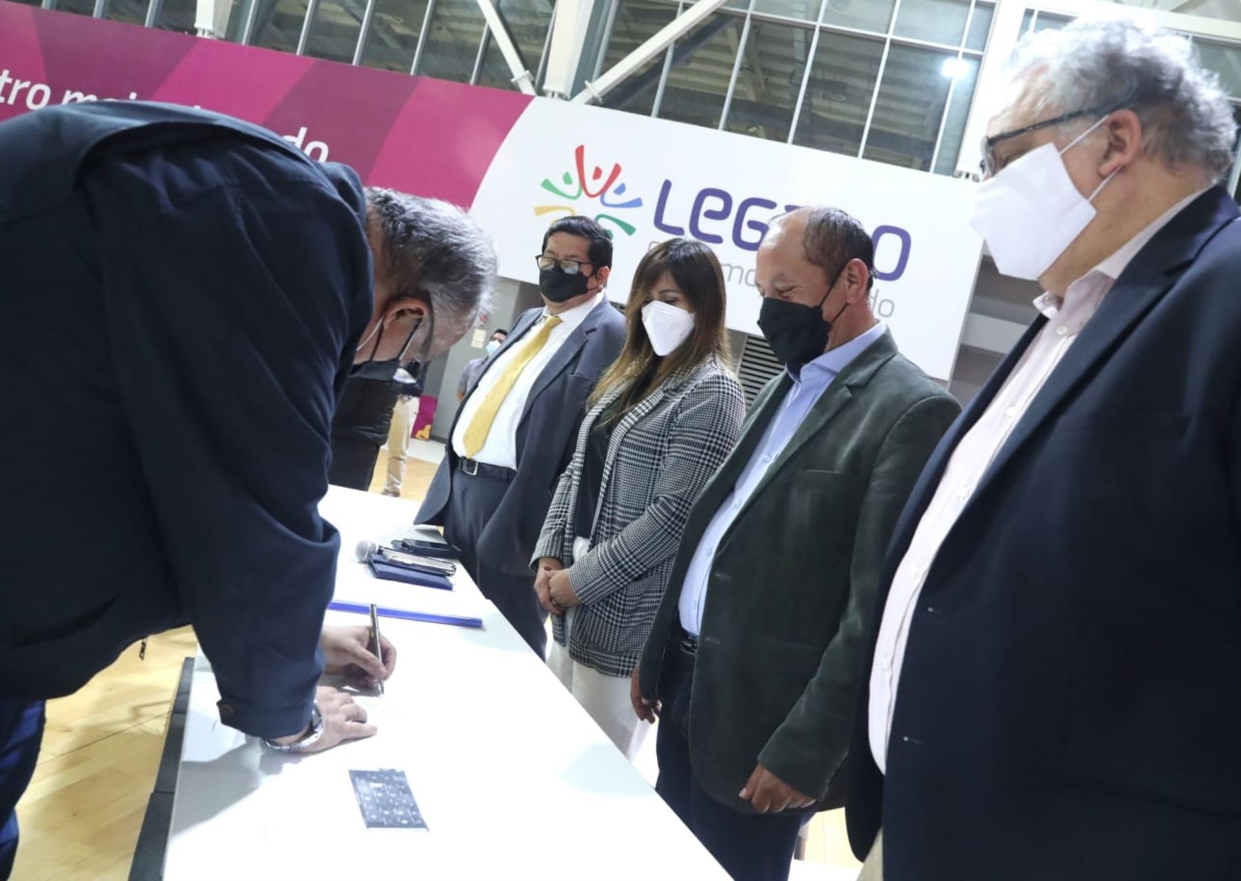 Transportistas interprovinciales y de carga deciden suspender paro