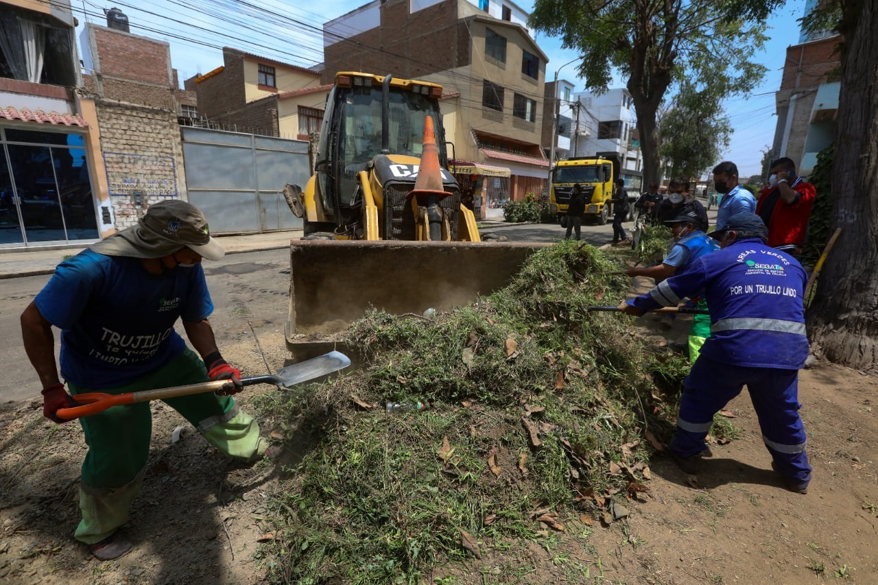 Inician campaña de limpieza en la Urb. El Bosque